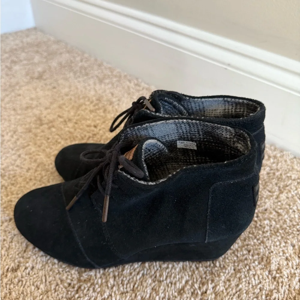 Toms Desert Black Suede Women's Wedge Booties Shoes Ankle Boots Size 7.5 Lace Up